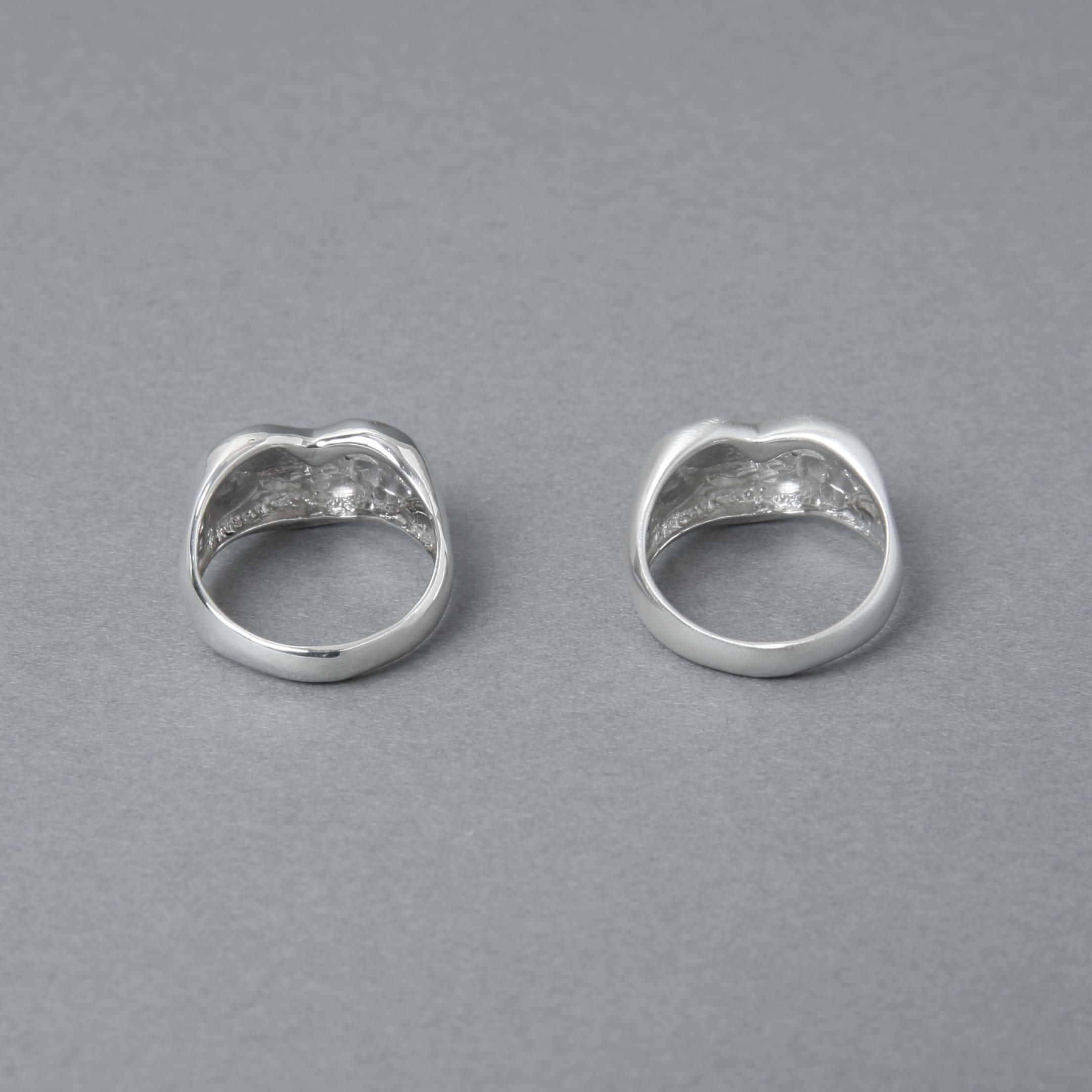 リングの背面。内側の空洞部分まで丁寧に磨き上げられたシルバー925の質感が伝わる、ディテールにこだわった大人のためのジュエリーです。