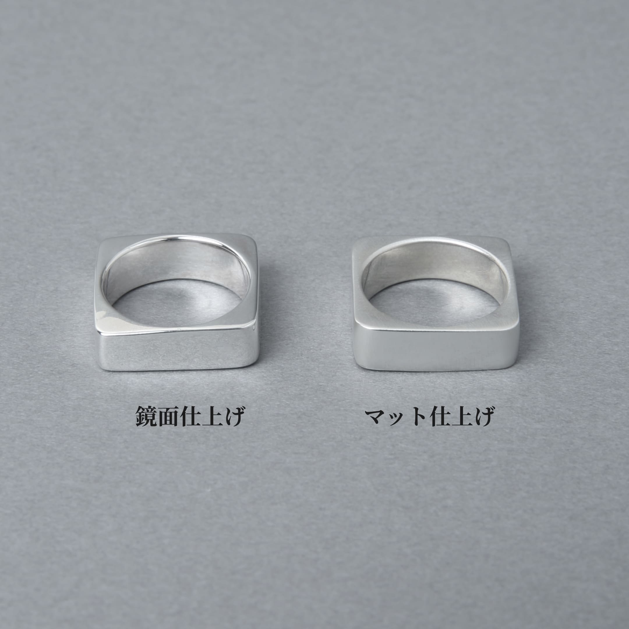 シルバー925を使用した、スクエア（四角形）フォルムのリング。エッジの効いたモダンなデザインが特徴で、光沢のある鏡面仕上げと落ち着いたマット仕上げの2種類が斜めに並んでいます。
