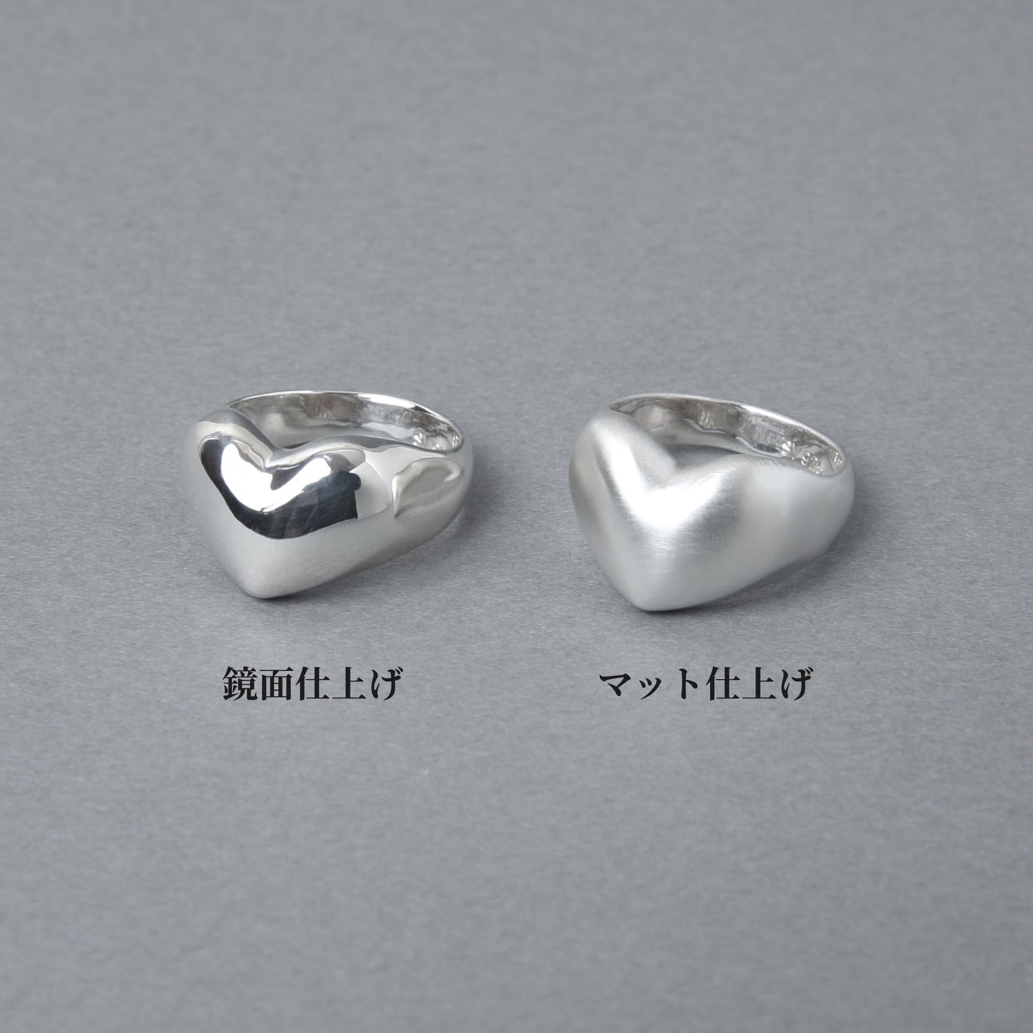 「鏡面仕上げ」と「マット仕上げ」の比較画像。どちらもシルバー925製で、仕上げの違いによって異なる表情や素材のニュアンスを楽しめることを示しています。