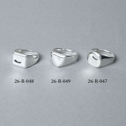 シルバー925製のシグネットリング 26-R-048、26-R-049、26-R-047。3種類のシグネットリングを並べて比較した商品画像